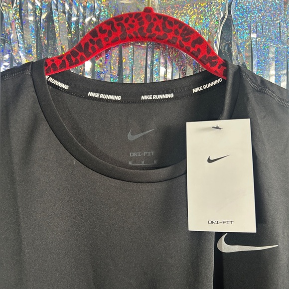 Nike top with mesh - Picture 2 of 4